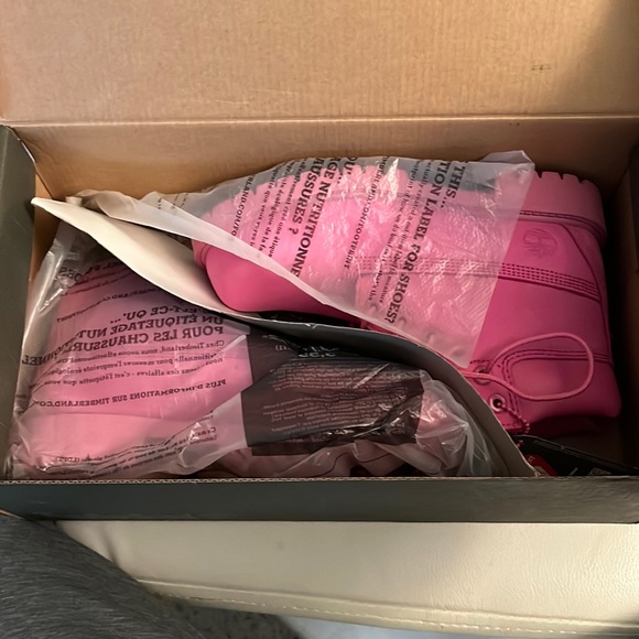 Pink Timberlands - Picture 2 of 6